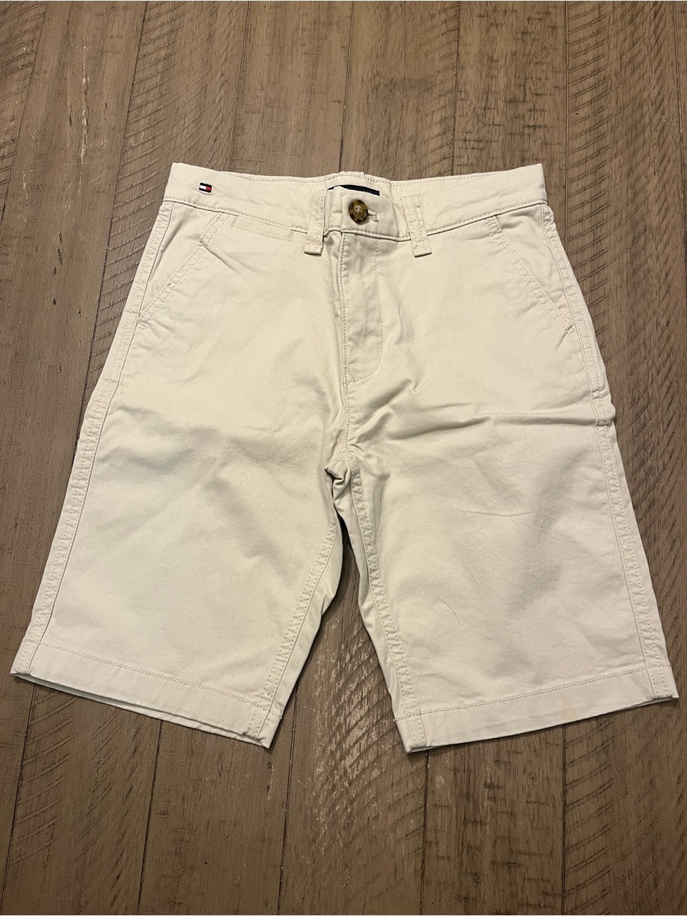 Tommy Hilfiger Men’s Cream Flat-Front Chino Shorts
